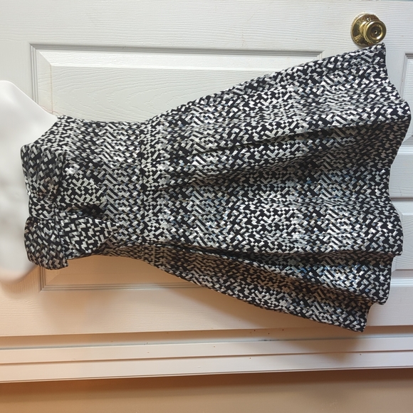 Eva Franco Dresses & Skirts - Eva Franco Dress Size 6 Metallic Silver and Black Bow